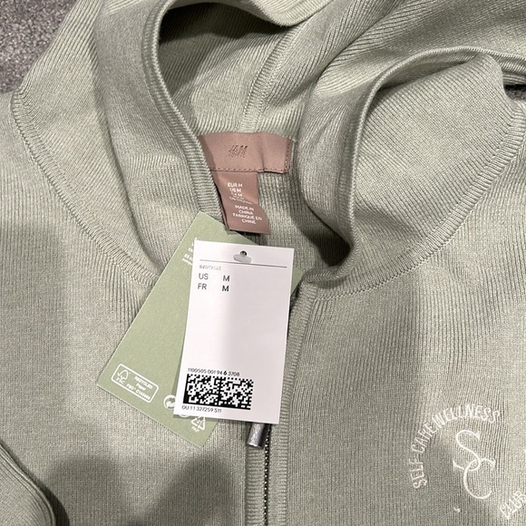 NWT H&M Loungewear set. Zip up hooded sweatshirt and joggers. - Picture 3 of 9